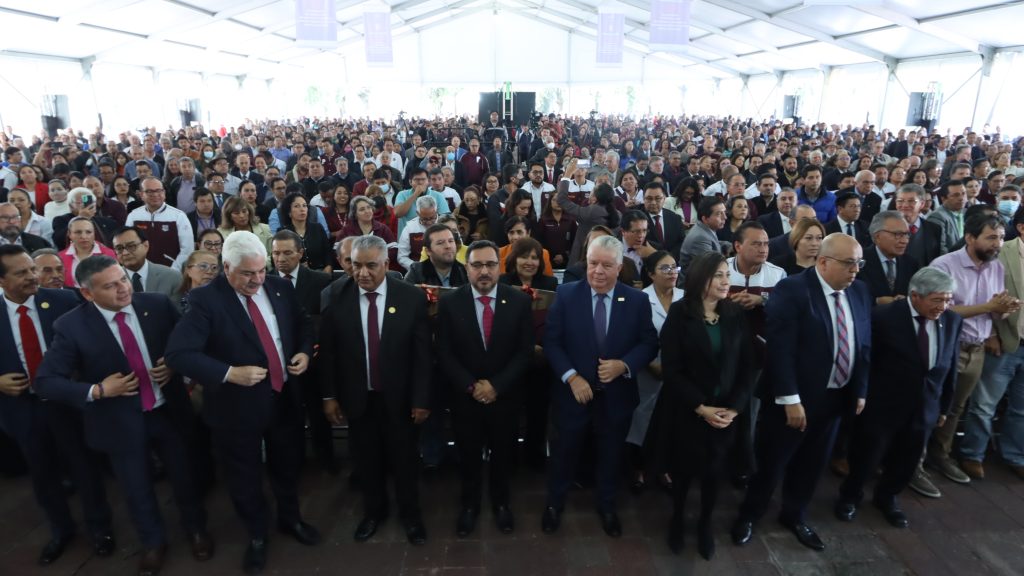 Entrega de Laptpos al personal docente del IPN