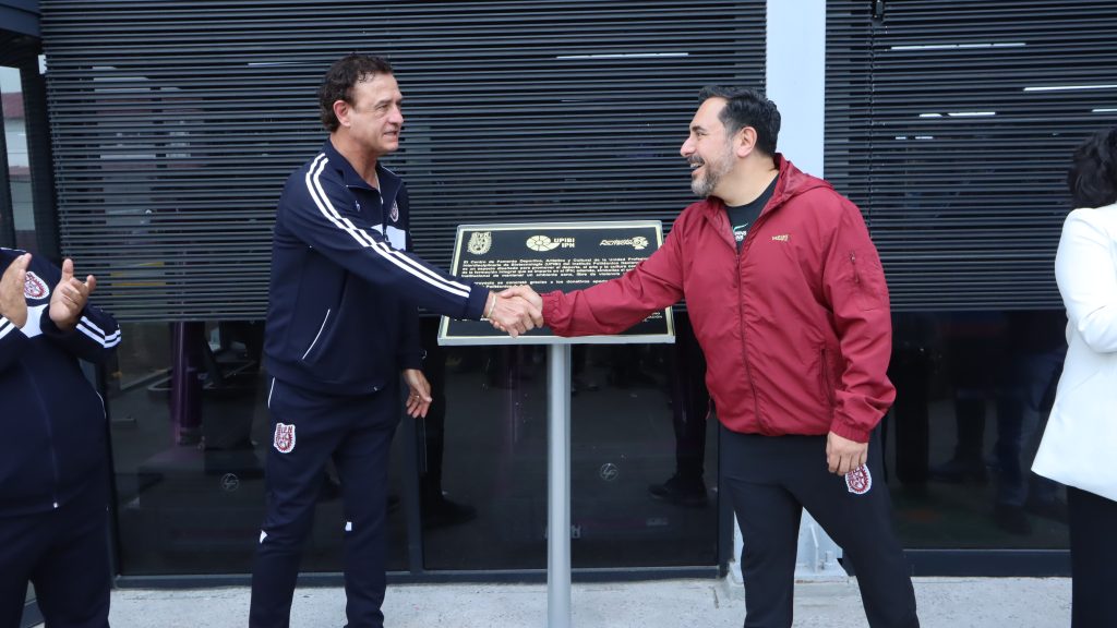 Presitente de Fundación Politécnico, Lic. Jesús Padilla Zenteno y el Director General del IPN, Dr. Arturo Reyes Sandoval inaguran las instalaciones de éste complejo deportivo.